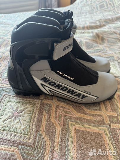 Лыжные ботинки