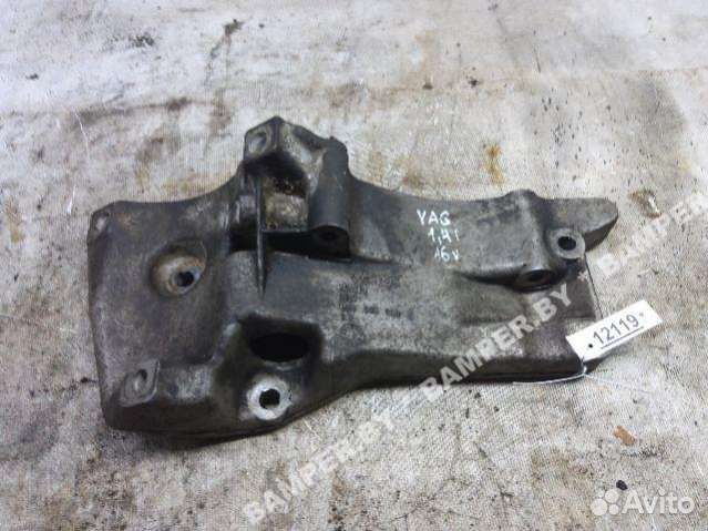 Кронштейн генератора Volkswagen Jetta 036145169g