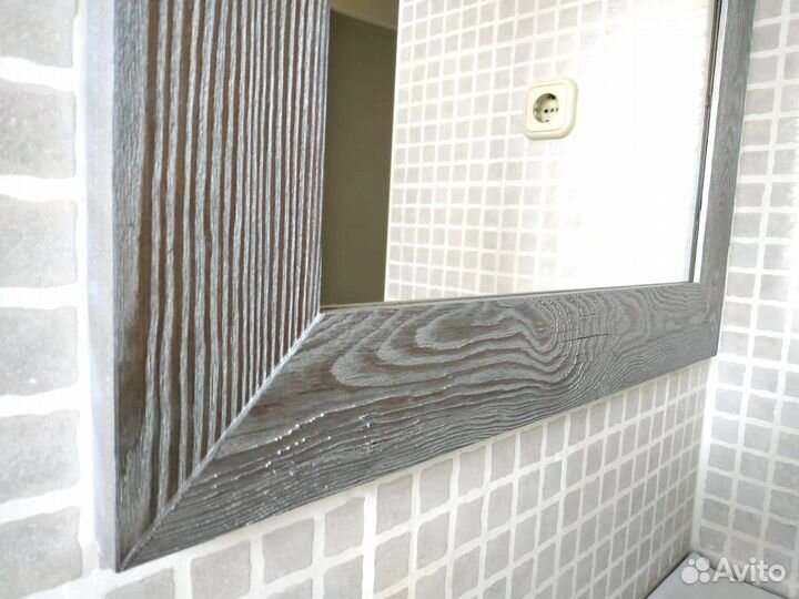 Зеркало настенное в раме натуральное дерево