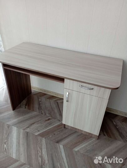 Письменный стол
