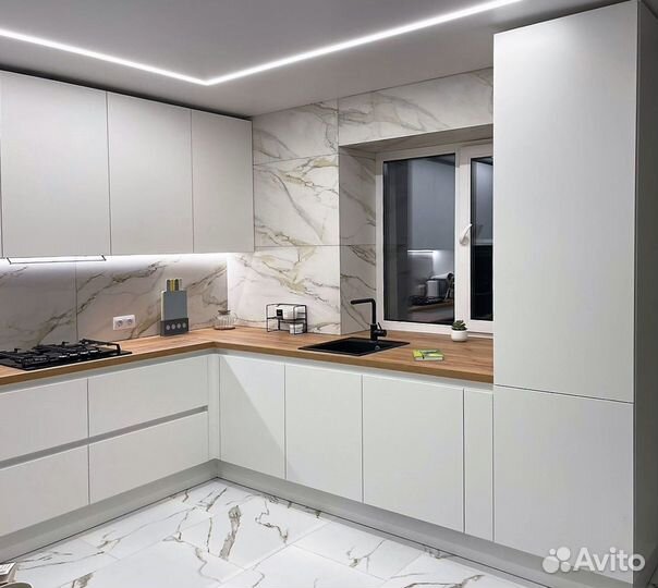 Кухонный гарнитур на заказ от фабрики