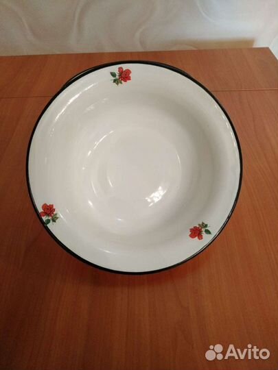 Эмалированное блюдо