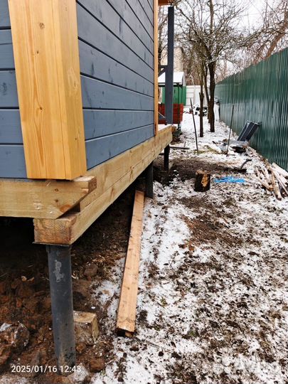 Монтаж винтовых свай под баню