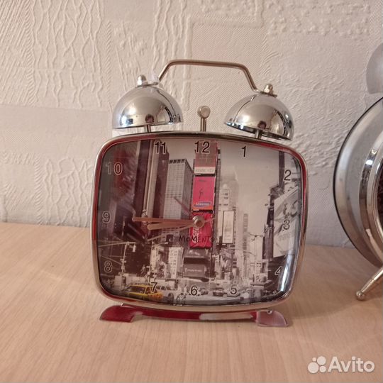 Часы настольные будильник