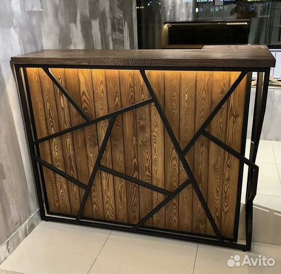 Ресепшн в стиле лофт с подсветкой