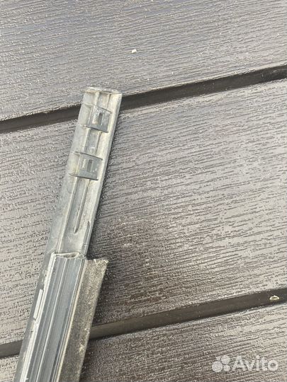 Молдинг стекла задний левый opel meriva a