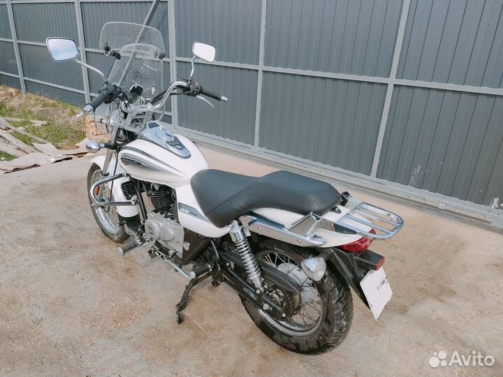 Bajaj Avenger cruise 220