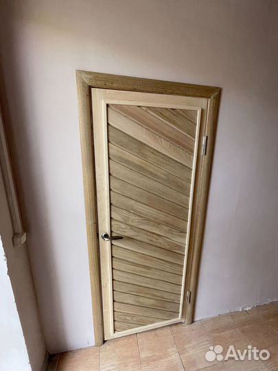 Двери стеклянные деревянные для бани