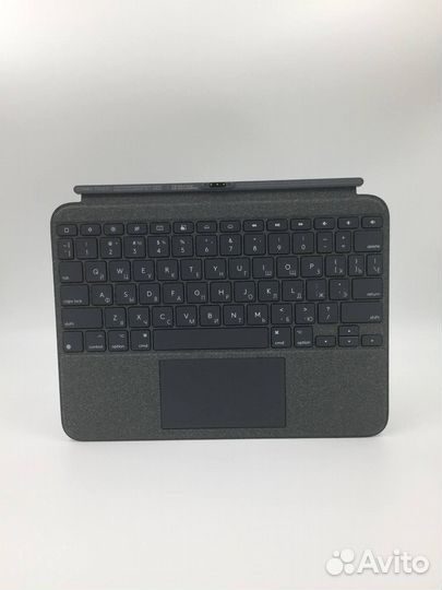 Клавиатура Logitech Combo Touch для iPad 10 gen