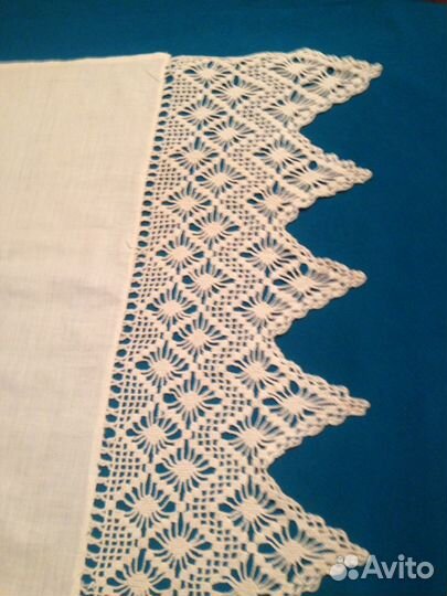 Старинные подзоры и наволочка.Ажурные скатерти