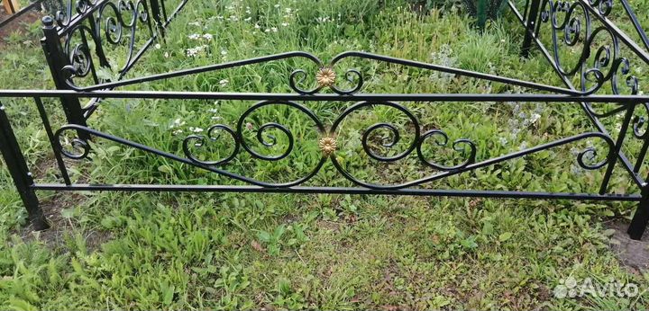 Ограды на кладбище