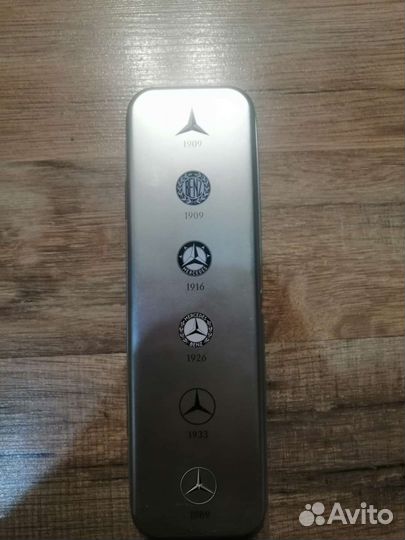 Набор коллекционных значков mercedes