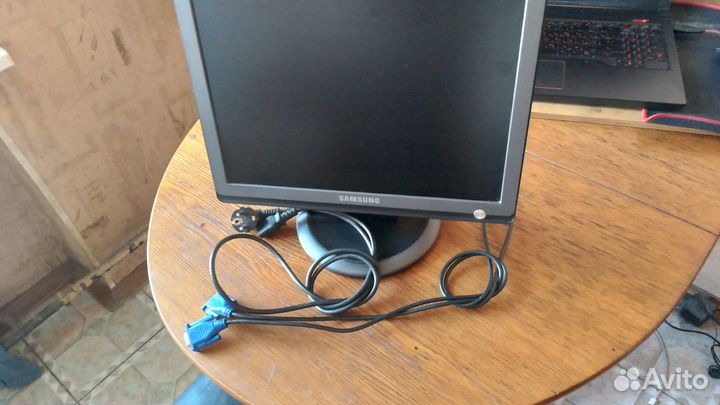 Монитор Samsung 731bf