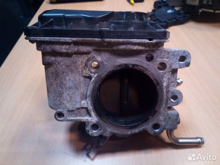 Дросельная заслонка Toyota Avensis T25 1AZ-FSE