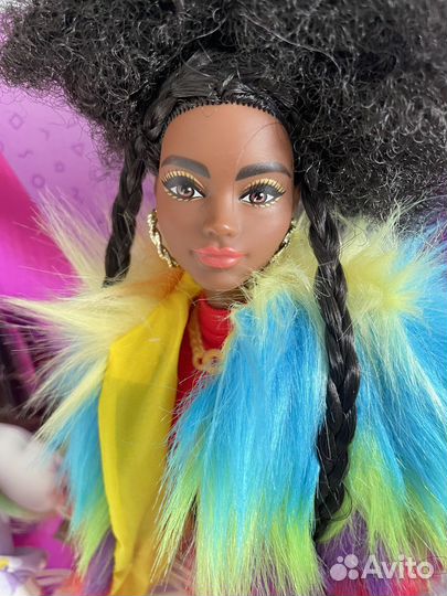 Барби extra 1 афроамериканка в разноцветной шубе
