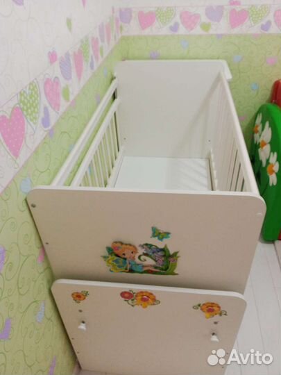 Детская кровать и пеленальный комод