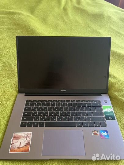 Honor MagicBook 15 AMD R5 8GB+256GB