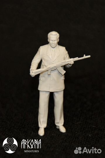 Фигура Михаил Калашников, 1/35 и 1/24