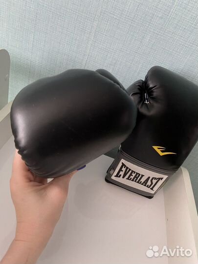 Боксерские перчатки everlast 10 oz