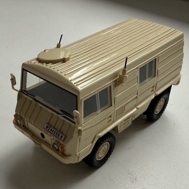 Модель Steyr-Puch Pinzgauer 710K 1:43 NEO