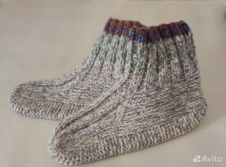 Варежки, повязки на голову и комнатные цветы