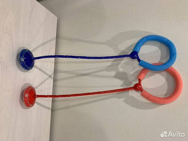 Скакалка на одну ногу со светящимся роликом