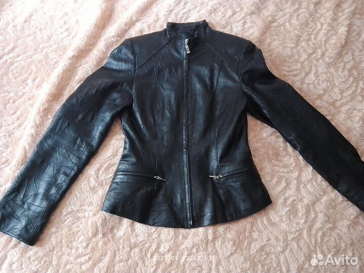 Куртки кожаные женские 42-44, и м размер
