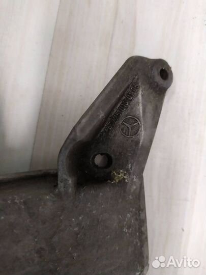 Клапанная крышка Mercedes M275