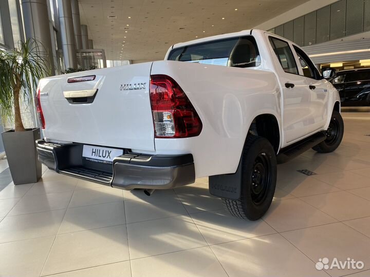 Toyota Hilux 2.4 МТ, 2023