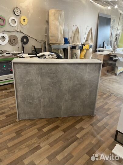 Стойка ресепшн