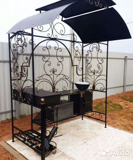 Мангал с крышей