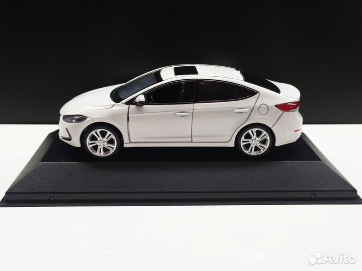 1:40 Hyundai Elantra White