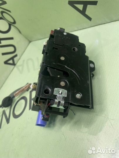 Замок задний правый Volkswagen Touareg 7L дорест