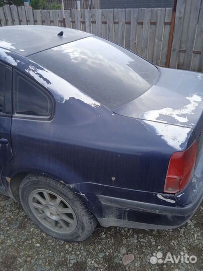Volkswagen Passat 1.8 AT, 1998, битый, 300 000 км