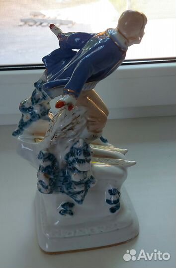 Фарфоровая статуэтка 