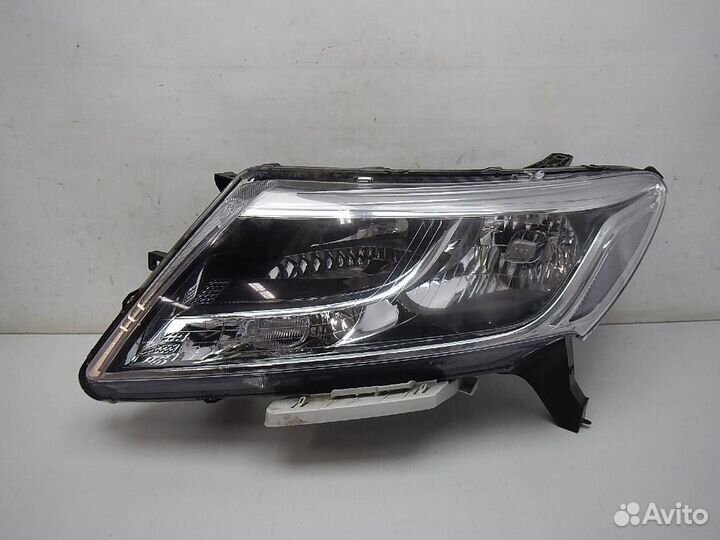 Фара левая Nissan Pathfinder