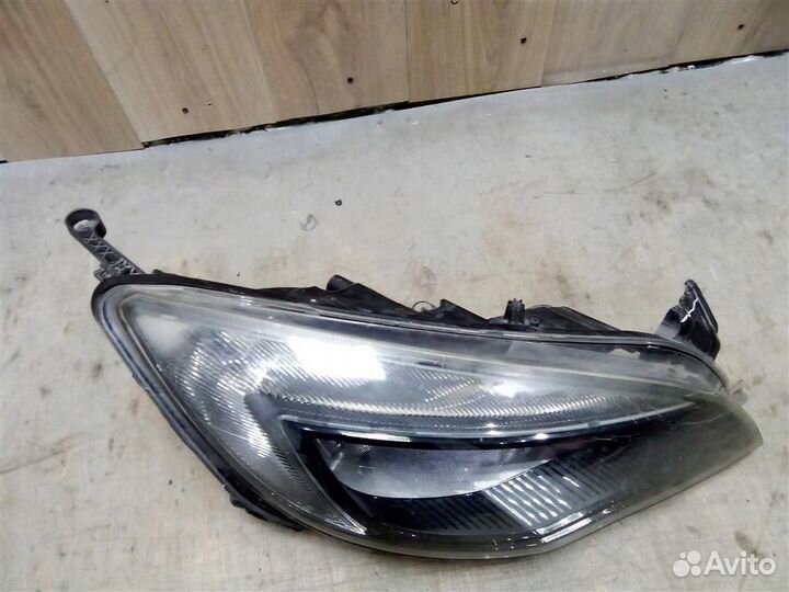 Фара правая от Opel Astra J 2010