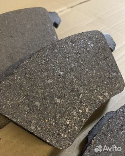 Колодки тормозные передние VAG 7H0698151a