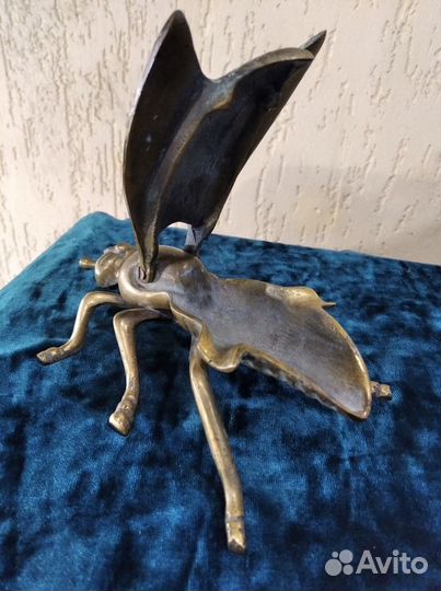 Бронзовая статуэтка пепельница пчела