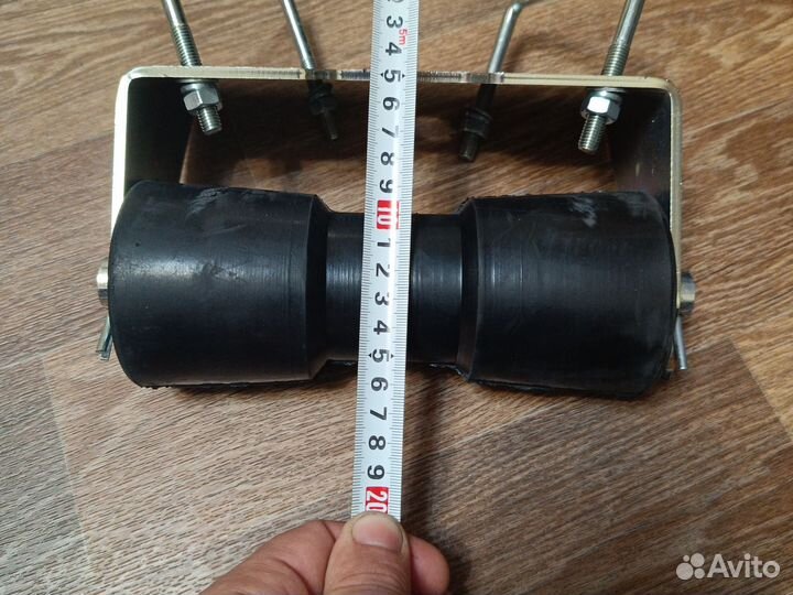 Килевой ролик для лодочного прицепа