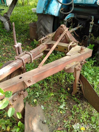 Плуг трехкорпусный