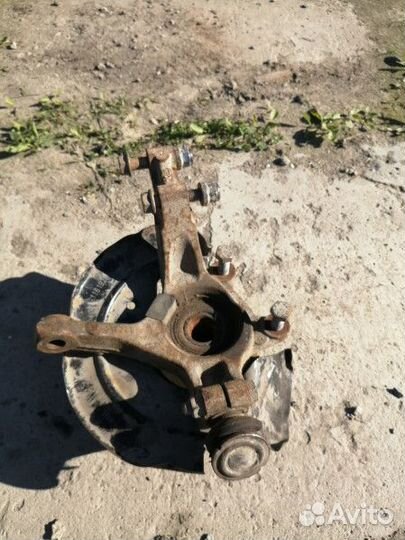 Кулак поворотный передний левый Renault Logan 1