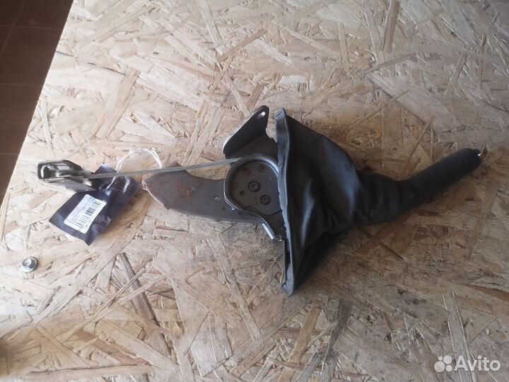 Рычаг стояночного тормоза Toyota Corolla axio NZE141