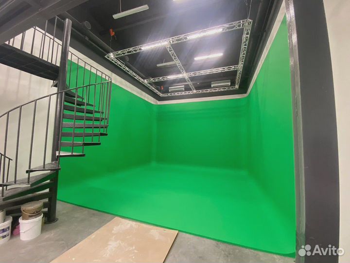 Почасовая аренда съёмочного павильона 98 кв.м