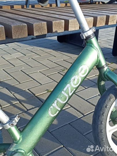 Cruzee беговел