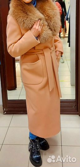 Зимнее пальто с ш икарным мехом 46-48