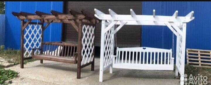 Качели с перголой. Шпалера