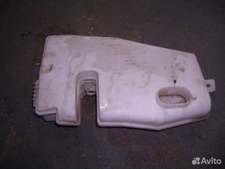 Бачок омывателя лобового стекла Renault Logan 20