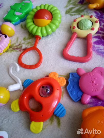 Погремушки в количестве около 10 штук