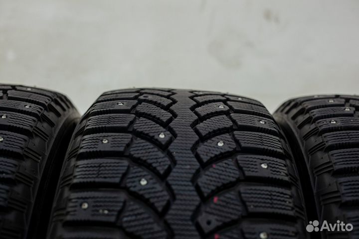 Bridgestone Blizzak Spike-01 235/60 R18 107T